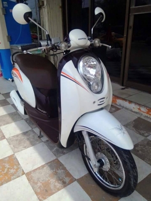Honda Scoopy i ปี 2555 รถสวยหรู ลายคลาสสิค ขับดีจริง ประหยัดน้ำมัน