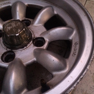 แม็ก 2 ชุด ของ 13 นิ้ว  ใส่เล่นๆได้ครับ ตามสภาพ แต่ก็สวยอยู่