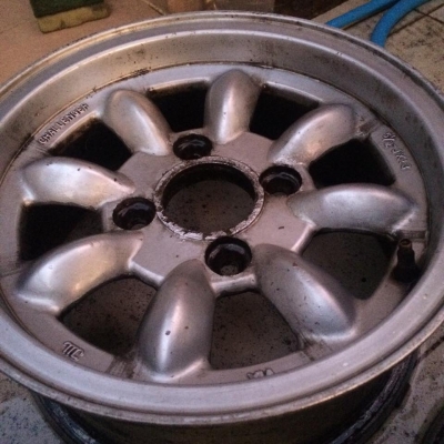 แม็ก 2 ชุด ของ 13 นิ้ว  ใส่เล่นๆได้ครับ ตามสภาพ แต่ก็สวยอยู่