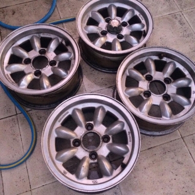 แม็ก 2 ชุด ของ 13 นิ้ว  ใส่เล่นๆได้ครับ ตามสภาพ แต่ก็สวยอยู่