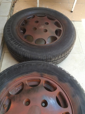 แม็ก 2 ชุด ของ 13 นิ้ว  ใส่เล่นๆได้ครับ ตามสภาพ แต่ก็สวยอยู่