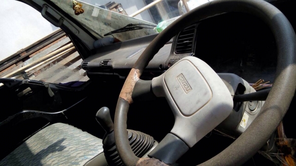 หกล้อ อีซูซุ NPR130แรง ปี45 รถห้าง สภาพพร้อมใช้งานวิ่งรับส่งนักเรียน ประจำ เล่มทะเบียนพร้อม ราคา380,000บ ราคาเบาๆ