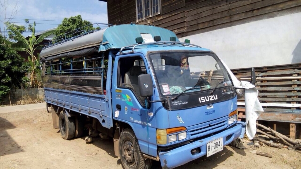 หกล้อ อีซูซุ NPR130แรง ปี45 รถห้าง สภาพพร้อมใช้งานวิ่งรับส่งนักเรียน ประจำ เล่มทะเบียนพร้อม ราคา380,000บ ราคาเบาๆ
