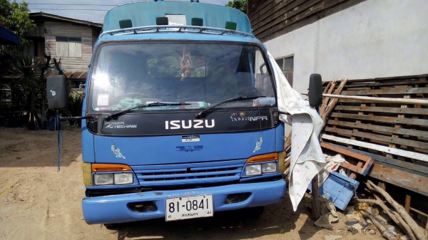 หกล้อ อีซูซุ NPR130แรง ปี45 รถห้าง สภาพพร้อมใช้งานวิ่งรับส่งนักเรียน ประจำ เล่มทะเบียนพร้อม ราคา380,000บ ราคาเบาๆ