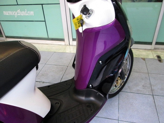 Fino i สี ม่วงดำขาว ลายแฟร์ชั่น ลายใหม่ล่าสุด  รถเดือน พฤษภาคม ปี57 ไมล์ 2 พันโล แถม 2 รายการ 29900