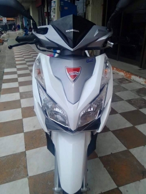 Honda Click 125 i สีขาวเทา รุ่น tune up รถอย่างสวยเลย สภาพดี ประหยัดน้ำมัน