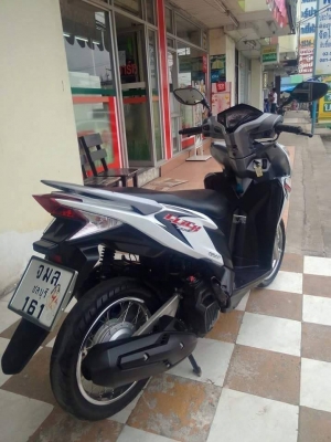 Honda Click 125 i สีขาวเทา รุ่น tune up รถอย่างสวยเลย สภาพดี ประหยัดน้ำมัน