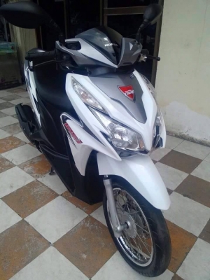 Honda Click 125 i สีขาวเทา รุ่น tune up รถอย่างสวยเลย สภาพดี ประหยัดน้ำมัน