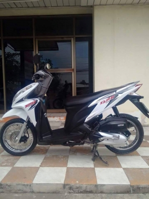 Honda Click 125 i สีขาวเทา รุ่น tune up รถอย่างสวยเลย สภาพดี ประหยัดน้ำมัน