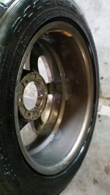 ขายล้อถูกๆล้อซื้อมาใหม่ครับใช้ไม่กี่เดือน