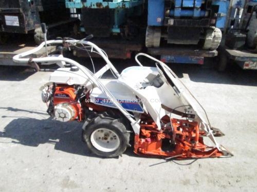 รถเกี่ยวข้าวเดินตาม   KUBOTA   RB30 รหัสสินค้า : 14001877    หรือเพิ่มเติมไดที่ www.nihonmono.com