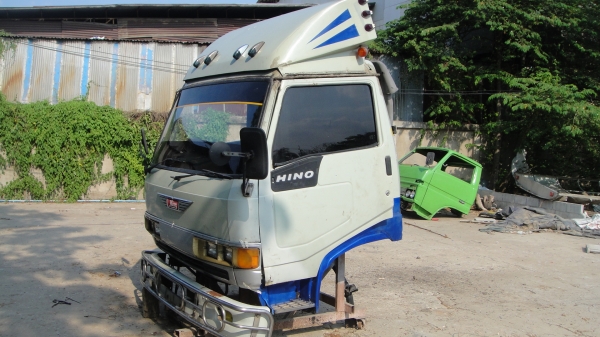 หัว HINO FC ฃุปเปอร์เสี่ยสภาพสวยเดิมๆ กันชน ขาดีดหน้า-หลัง หมวกหลังคา ตู้แอร์ ของครบ ราคาถูก