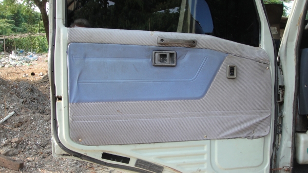 หัว HINO FC ฃุปเปอร์เสี่ยสภาพสวยเดิมๆ กันชน ขาดีดหน้า-หลัง หมวกหลังคา ตู้แอร์ ของครบ ราคาถูก