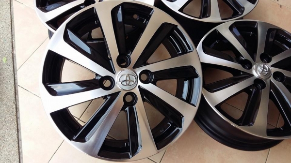 ขายล้อแม็ก Toyota vios/yaris 15"x5.5" et45 สนใจติดต่อเล็กคลองสามครับ 081-3747940