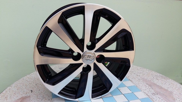 ขายล้อแม็ก Toyota vios/yaris 15"x5.5" et45 สนใจติดต่อเล็กคลองสามครับ 081-3747940