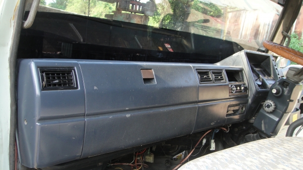 หัว HINO FC ฃุปเปอร์เสี่ยสภาพสวยเดิมๆ กันชน ขาดีดหน้า-หลัง หมวกหลังคา ตู้แอร์ ของครบ ราคาถูก