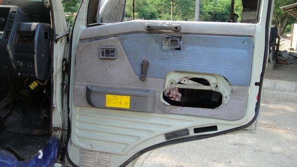 หัว HINO FC ฃุปเปอร์เสี่ยสภาพสวยเดิมๆ กันชน ขาดีดหน้า-หลัง หมวกหลังคา ตู้แอร์ ของครบ ราคาถูก