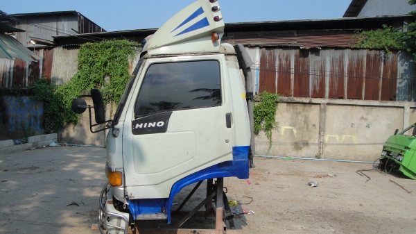 หัว HINO FC ฃุปเปอร์เสี่ยสภาพสวยเดิมๆ กันชน ขาดีดหน้า-หลัง หมวกหลังคา ตู้แอร์ ของครบ ราคาถูก