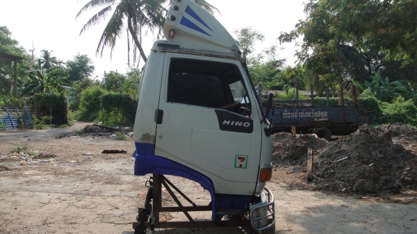 หัว HINO FC ฃุปเปอร์เสี่ยสภาพสวยเดิมๆ กันชน ขาดีดหน้า-หลัง หมวกหลังคา ตู้แอร์ ของครบ ราคาถูก