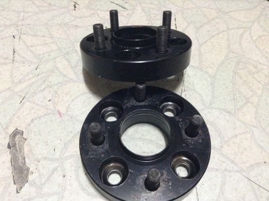 อแดปเตอร์ 4 รู 100 ออก 4 รู 100 หนา 1 นิ้วคู่ละ 800 บาท