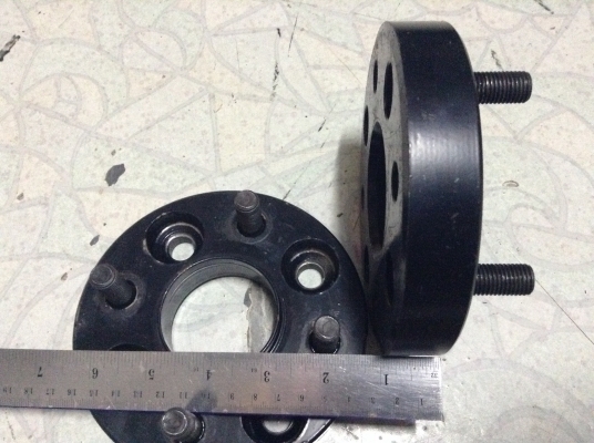 อแดปเตอร์ 4 รู 100 ออก 4 รู 100 หนา 1 นิ้วคู่ละ 800 บาท