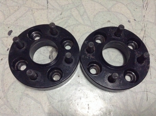 อแดปเตอร์ 4 รู 100 ออก 4 รู 100 หนา 1 นิ้วคู่ละ 800 บาท