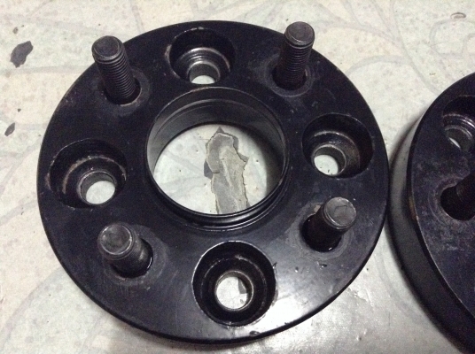 อแดปเตอร์ 4 รู 100 ออก 4 รู 100 หนา 1 นิ้วคู่ละ 800 บาท