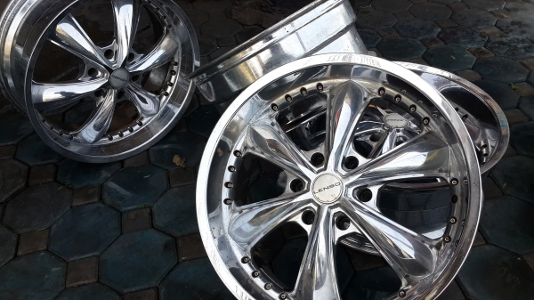 Lenso ขอบ 20 6รู โครเมี่ยม แม็กเปล่าไม่มียาง Lenso ขอบ 20 6รู โครเมี่ยม แม็กเปล่าไม่มียาง