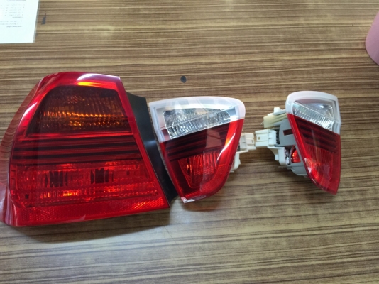 ไฟท้าย BMW E90 สภาพใหม่ พร้อมใช้ สนใจติดต่อ 080-604-8422 ปุ้ย