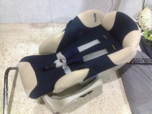 คาร์ซีท APRICA ญี่ปุ่นเเท้ปรับนอนได้หมุนได้สภาพสวย