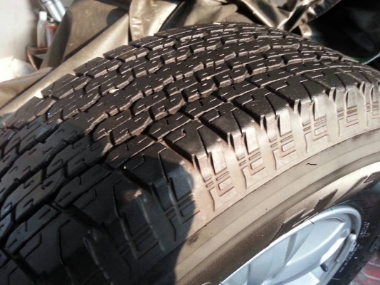 ขายล้อไทรทัน พร้อมยาง  BS 245 x 70 x 16