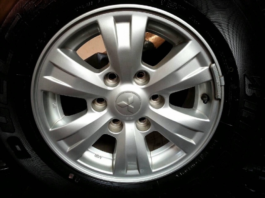 ขายล้อไทรทัน พร้อมยาง  BS 245 x 70 x 16