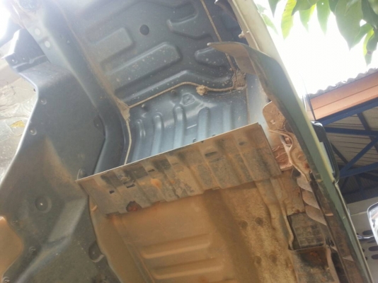 รถฮีโน่ 6 ล้อดั้ม 220 แรงม้า. ปี 57  ( รถวิ่ง 4x,xxx กว่า กม. )  สนใจติดต่อ  081 - 6079515