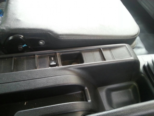 รถฮีโน่ 6 ล้อดั้ม 220 แรงม้า. ปี 57  ( รถวิ่ง 4x,xxx กว่า กม. )  สนใจติดต่อ  081 - 6079515