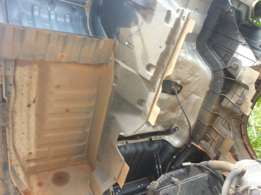 รถฮีโน่ 6 ล้อดั้ม 220 แรงม้า. ปี 57  ( รถวิ่ง 4x,xxx กว่า กม. )  สนใจติดต่อ  081 - 6079515