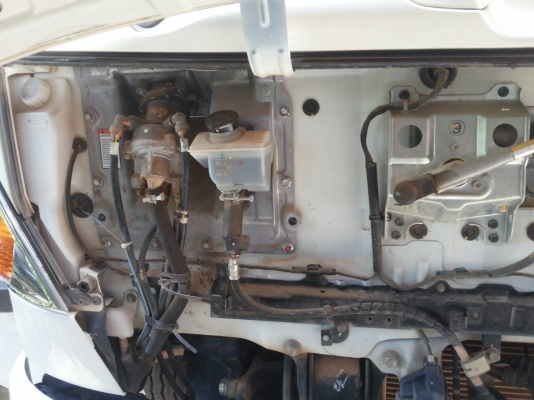 รถฮีโน่ 6 ล้อดั้ม 220 แรงม้า. ปี 57  ( รถวิ่ง 4x,xxx กว่า กม. )  สนใจติดต่อ  081 - 6079515