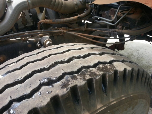 รถฮีโน่ 6 ล้อดั้ม 220 แรงม้า. ปี 57  ( รถวิ่ง 4x,xxx กว่า กม. )  สนใจติดต่อ  081 - 6079515