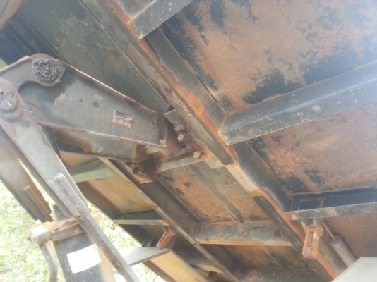 รถฮีโน่ 6 ล้อดั้ม 220 แรงม้า. ปี 57  ( รถวิ่ง 4x,xxx กว่า กม. )  สนใจติดต่อ  081 - 6079515