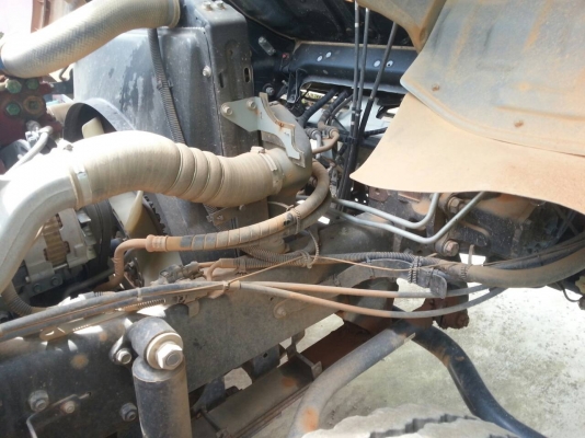 รถฮีโน่ 6 ล้อดั้ม 220 แรงม้า. ปี 57  ( รถวิ่ง 4x,xxx กว่า กม. )  สนใจติดต่อ  081 - 6079515