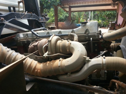 รถฮีโน่ 6 ล้อดั้ม 220 แรงม้า. ปี 57  ( รถวิ่ง 4x,xxx กว่า กม. )  สนใจติดต่อ  081 - 6079515