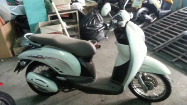 honda scoopy กท615  ปี54 สีขาวม่วง เดิมๆ เครื่องดี  17000