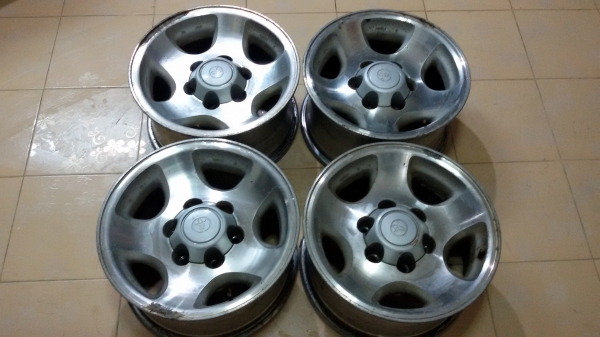 ขายล้อ toyota land cruiser vx80 แท้ๆ
