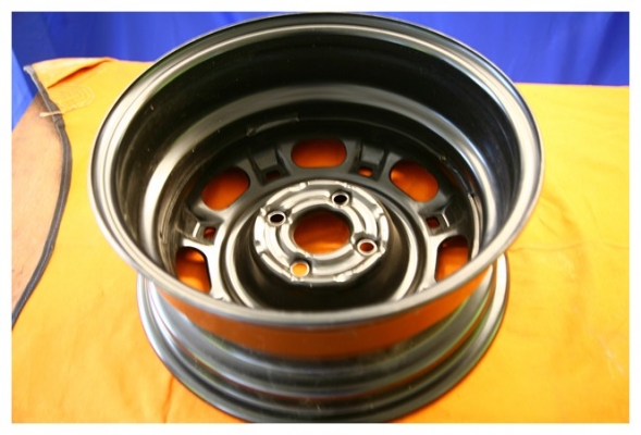 ขายล้อเหล็ก Volkswaken Passat รุ่นแรกของใหม่ค้างสต๊อก