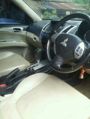 Mitsubishi Pajero  ปี12    เครื่อง2.5  ออโต้โฟ
