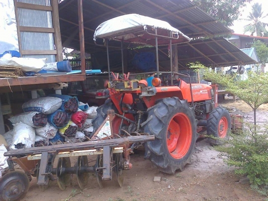 **178,000 บ.ต่อรอง/// รถไถ2เพลาKUBOTA-34แรง** ขาย KUBOTA 4WD-34แรง รถไถ2เพลา ส้มๆ KUBOTA L3408DT 4WD 34แรง2เพลา ปี50 เครื่องเดิม เกียร์เดิม เครื่องยนต์ดีเซล3สูบ 34แรง เครื่องดี แน่นดี แรง ปั้มดี แน่น เกียร์ดี เข้าง่าย ไม่มีหลุดครับ ช่วงล่างดี แน่น ท้ายด **178,000 บ.ต่อรอง/// รถไถ2เพลาKUBOTA-34แรง** ขาย KUBOTA 4WD-34แรง รถไถ2เพลา ส้มๆ KUBOTA L3408DT 4WD 34แรง2เพลา ปี50 เครื่องเดิม เกียร์เดิม เครื่องยนต์ดีเซล3สูบ 34แรง เครื่องดี แน่นดี แรง ปั้มดี แน่น เกียร์ดี เข้าง่าย ไม่มีหลุดครับ ช่วงล่างดี แน่น ท้ายด