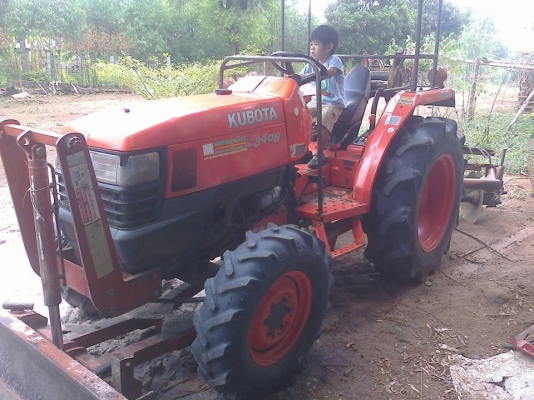 **178,000 บ.ต่อรอง/// รถไถ2เพลาKUBOTA-34แรง** ขาย KUBOTA 4WD-34แรง รถไถ2เพลา ส้มๆ KUBOTA L3408DT 4WD 34แรง2เพลา ปี50 เครื่องเดิม เกียร์เดิม เครื่องยนต์ดีเซล3สูบ 34แรง เครื่องดี แน่นดี แรง ปั้มดี แน่น เกียร์ดี เข้าง่าย ไม่มีหลุดครับ ช่วงล่างดี แน่น ท้ายด **178,000 บ.ต่อรอง/// รถไถ2เพลาKUBOTA-34แรง** ขาย KUBOTA 4WD-34แรง รถไถ2เพลา ส้มๆ KUBOTA L3408DT 4WD 34แรง2เพลา ปี50 เครื่องเดิม เกียร์เดิม เครื่องยนต์ดีเซล3สูบ 34แรง เครื่องดี แน่นดี แรง ปั้มดี แน่น เกียร์ดี เข้าง่าย ไม่มีหลุดครับ ช่วงล่างดี แน่น ท้ายด