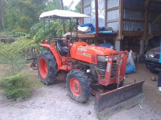 **178,000 บ.ต่อรอง/// รถไถ2เพลาKUBOTA-34แรง** ขาย KUBOTA 4WD-34แรง รถไถ2เพลา ส้มๆ KUBOTA L3408DT 4WD 34แรง2เพลา ปี50 เครื่องเดิม เกียร์เดิม เครื่องยนต์ดีเซล3สูบ 34แรง เครื่องดี แน่นดี แรง ปั้มดี แน่น เกียร์ดี เข้าง่าย ไม่มีหลุดครับ ช่วงล่างดี แน่น ท้ายด **178,000 บ.ต่อรอง/// รถไถ2เพลาKUBOTA-34แรง** ขาย KUBOTA 4WD-34แรง รถไถ2เพลา ส้มๆ KUBOTA L3408DT 4WD 34แรง2เพลา ปี50 เครื่องเดิม เกียร์เดิม เครื่องยนต์ดีเซล3สูบ 34แรง เครื่องดี แน่นดี แรง ปั้มดี แน่น เกียร์ดี เข้าง่าย ไม่มีหลุดครับ ช่วงล่างดี แน่น ท้ายด