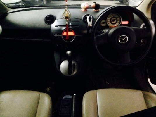 Mazda2 4ประตู  ปี10    ออโต้    เบาะหนัง
