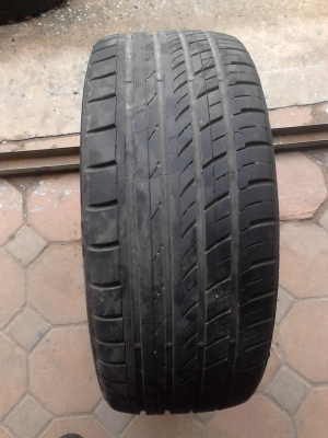 245/40R18  BONAZA F107  มี  1 เส้น tel.081-427-3941