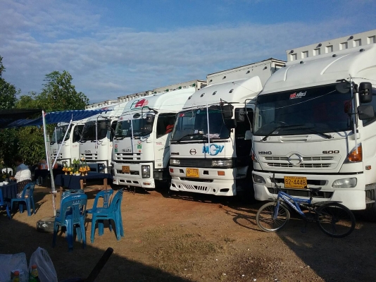 บริการขนส่งสินค้าทั่วประเทศ บริการรถบรรทุกให้เช่าระยะยาว รถ 10 ล้อ  6 ล้อ ตู้ทึบ 10 บ้าน มีรถ 20 คัน สถานที่จอดรถอยู่คลองหลวงคลอง 5 งานเที่ยวหรืองานประจำ ถ้างานประจำ มีค่าแนะนำให้ กับรูปแบบเช่าระยะยาว และ วิ่งรายเที่ยวงานประจำ สนใจติดต่อสอบถามข้อมูลได้ที่